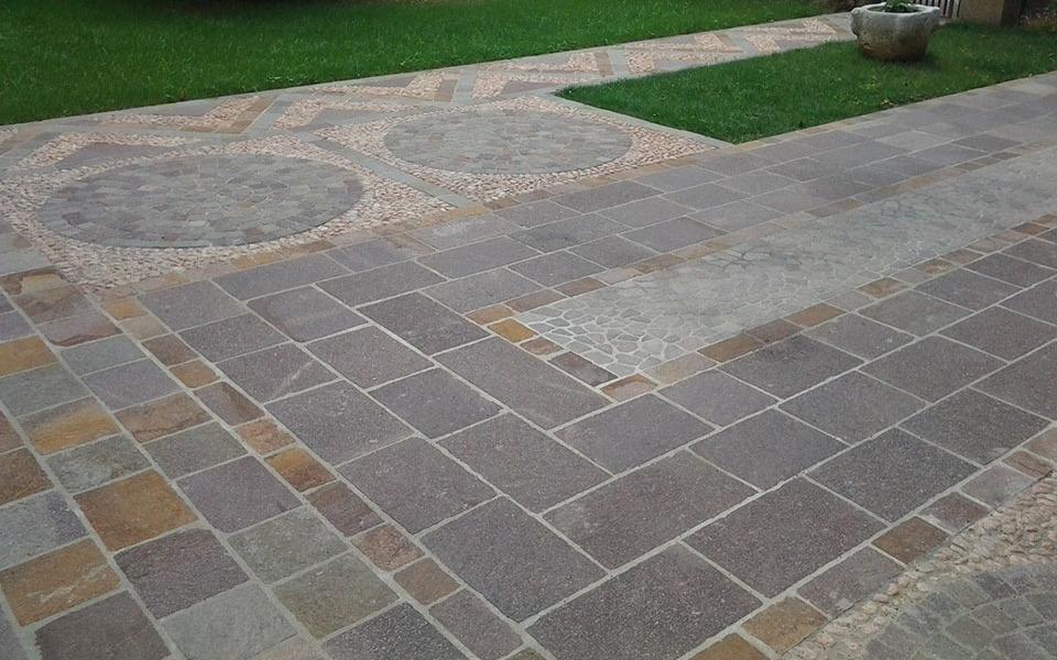 Pavimenti in pietra per esterni ingresso abitazione privata