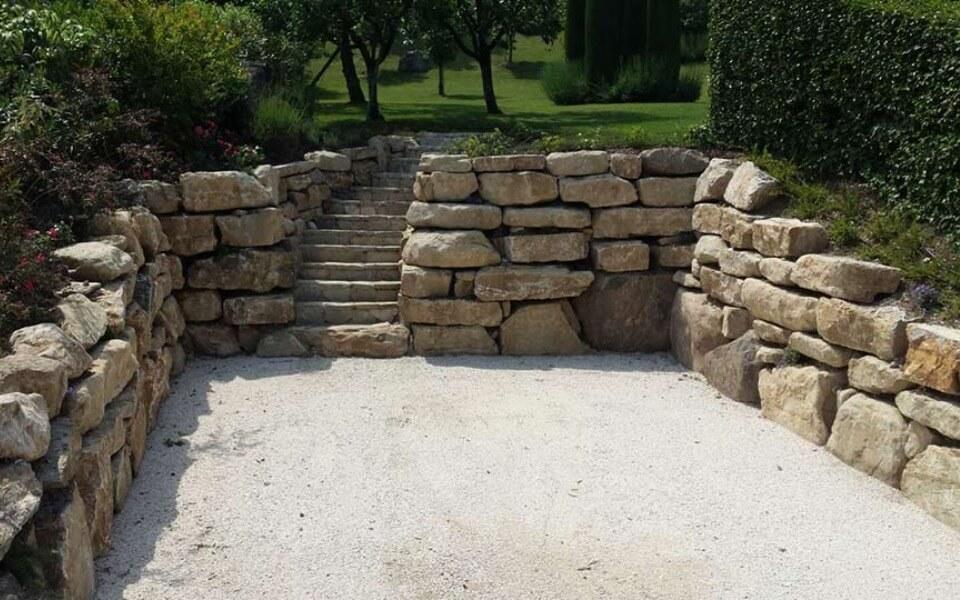 Rivestimenti in pietra per esterni villa privata