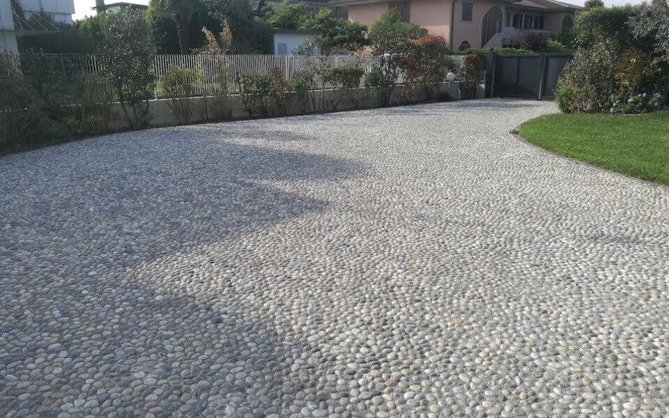 Pavimenti in pietra per esterni acciottolato villa privata