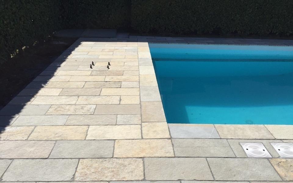 Pavimenti in pietra per piscine abitazione privata