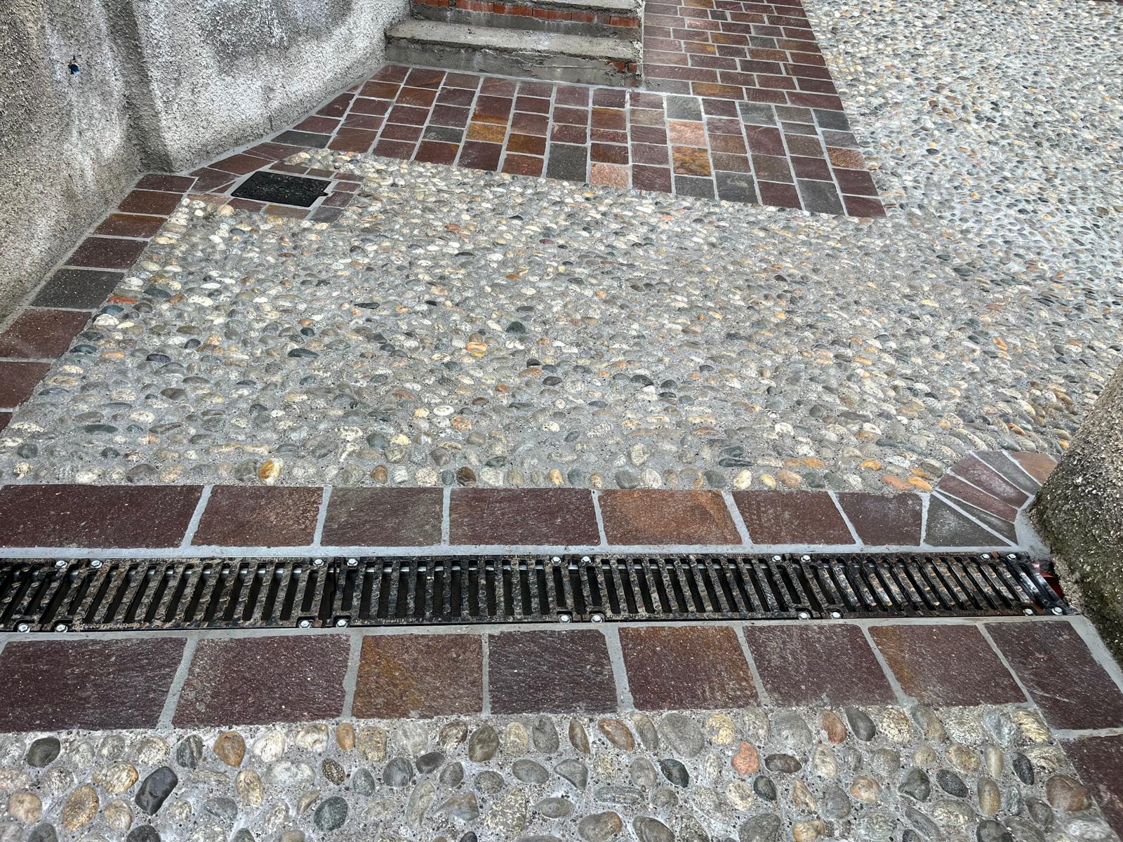 pavimentazione in pietra acciottolato 
