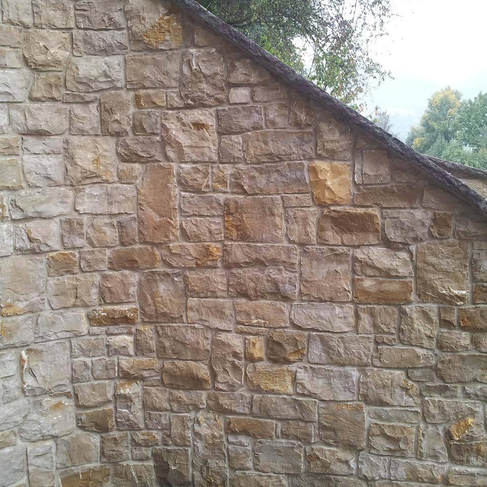 Rivestimenti in pietra per esterni abitazione privata