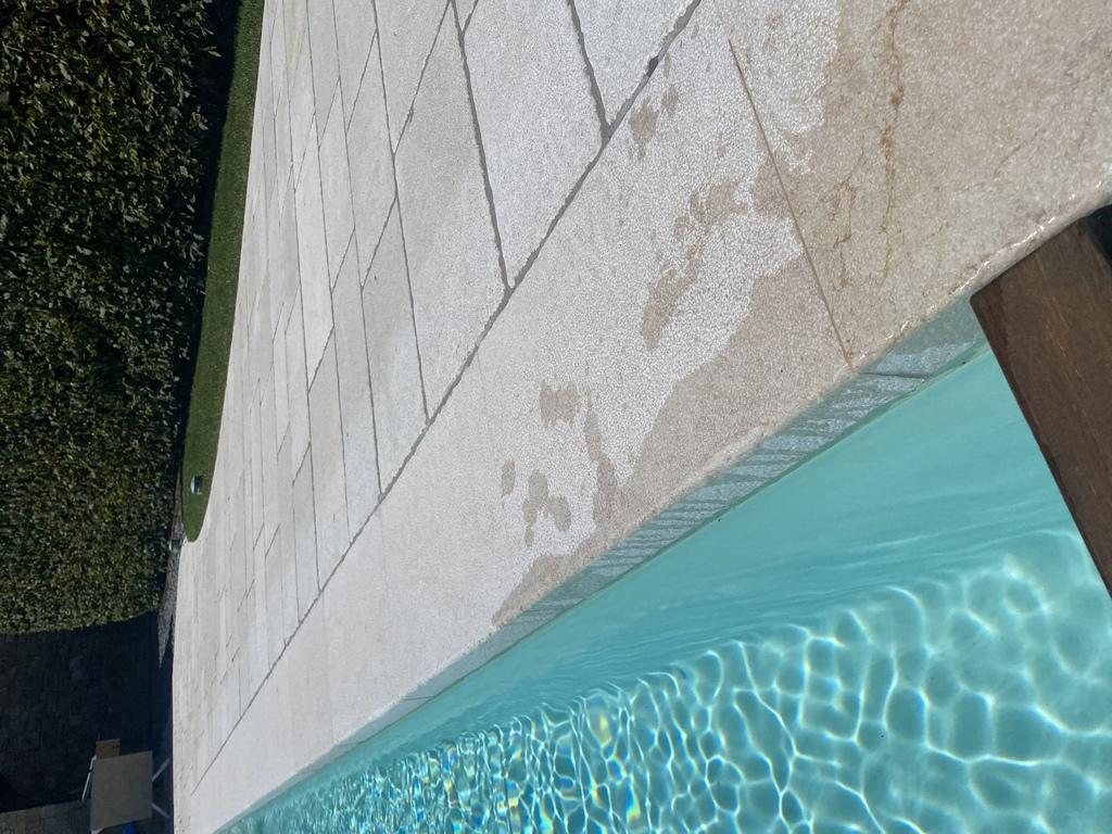 Pavimenti in pietra per piscine villa privata