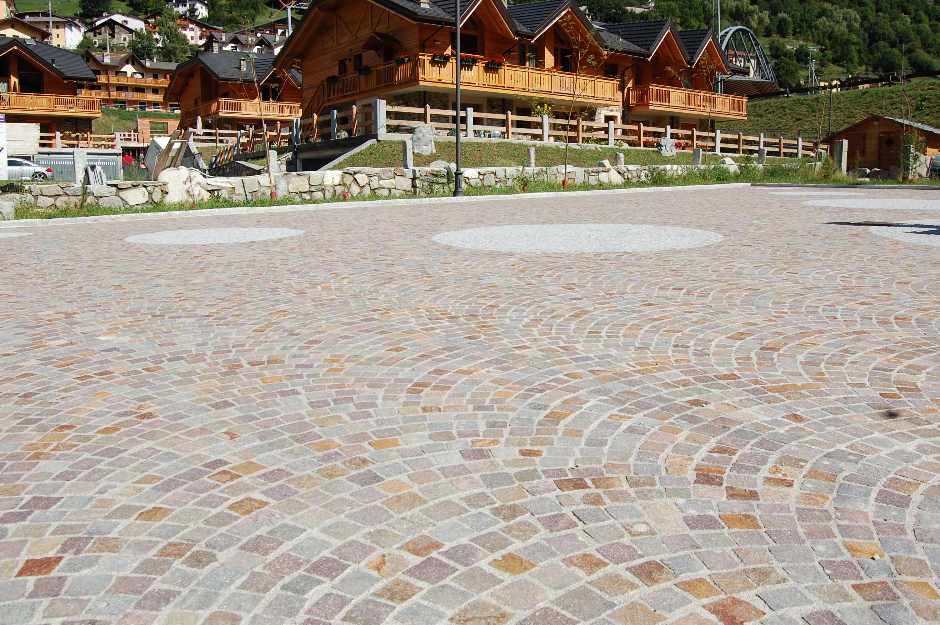 Pavimenti in pietra per esterni cortile in Porfido