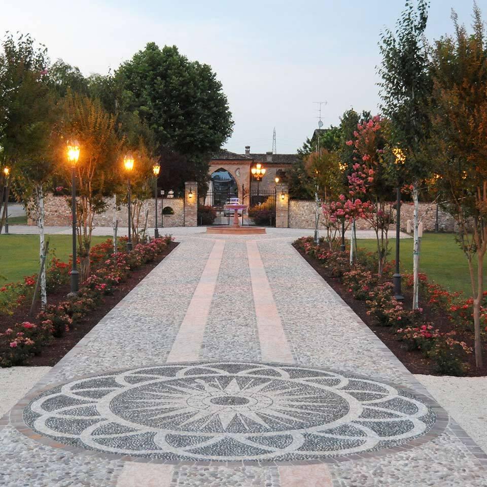 Pavimenti in pietra per esterni acciottolato villa privata