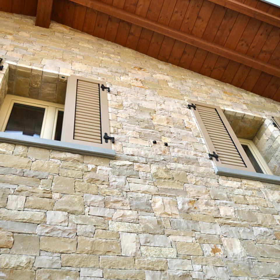 Rivestimenti in pietra per esterni villa privata