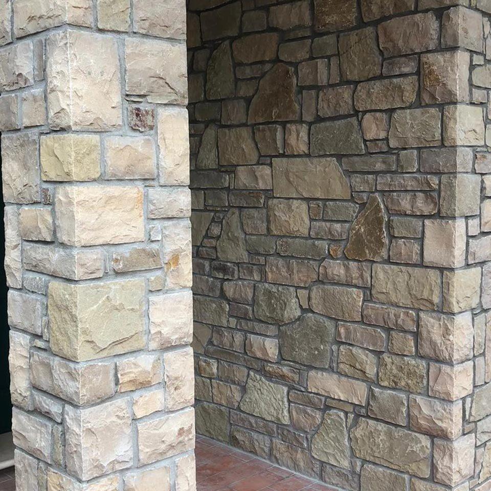 Rivestimenti in pietra per esterni ingresso abitazione privata