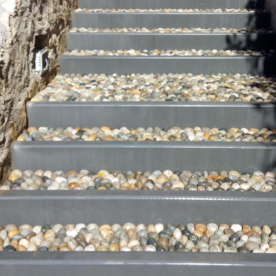 Pavimenti in pietra per esterni scalinata in acciottolato