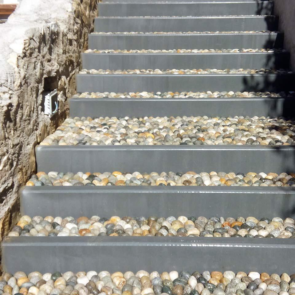 Pavimenti in pietra per esterni scalinata in acciottolato