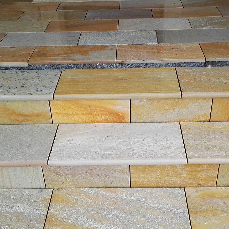 Pavimenti in pietra per esterni gradini abitazione privata