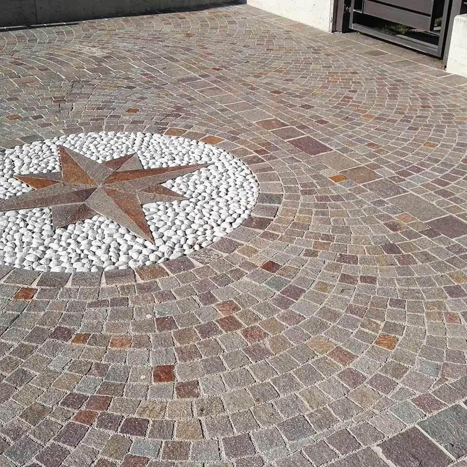 Pavimenti in pietra per esterni cortile in Porfido