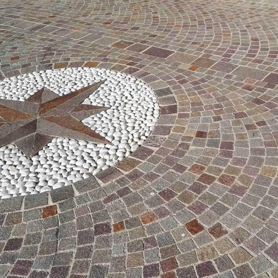 Pavimenti in pietra per esterni cortile in Porfido