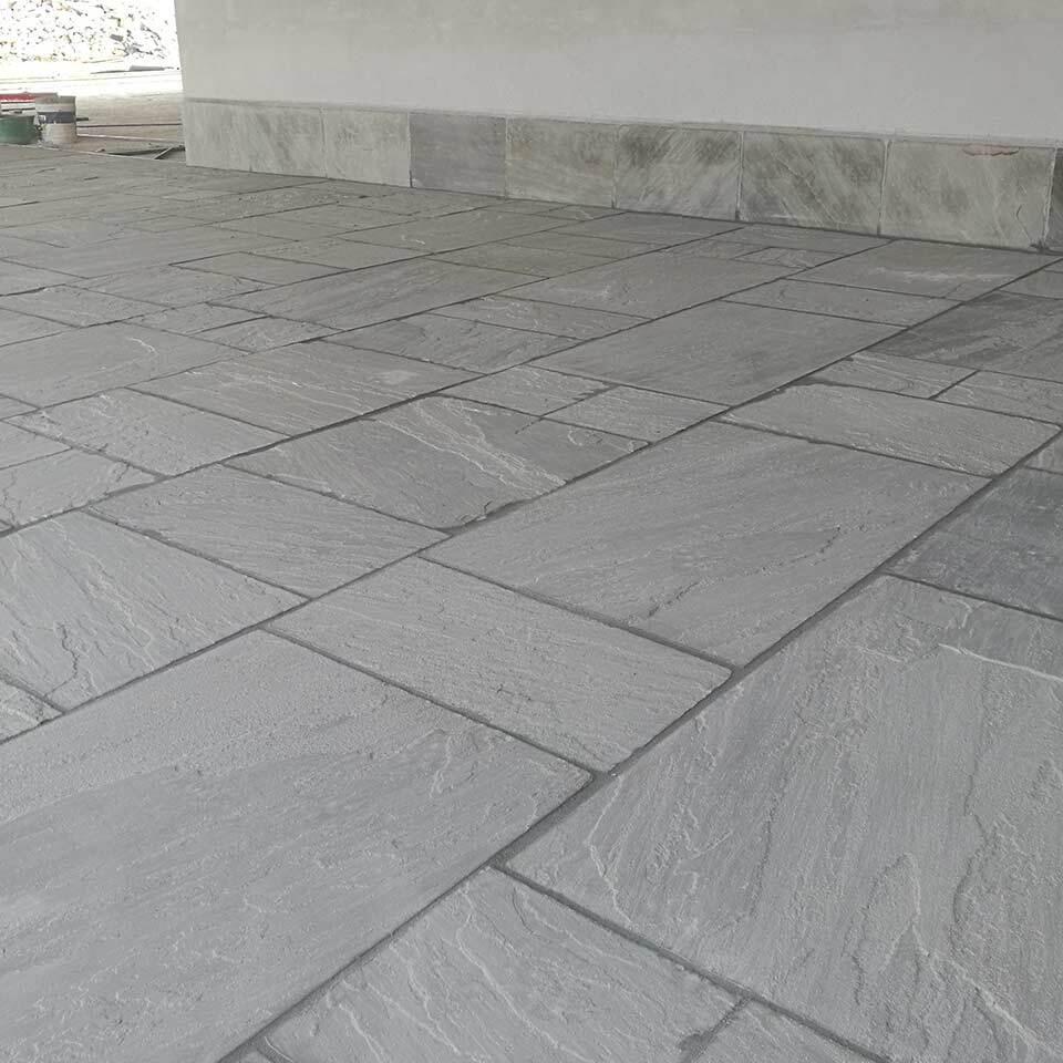 Pavimenti in pietra per esterni villa privata