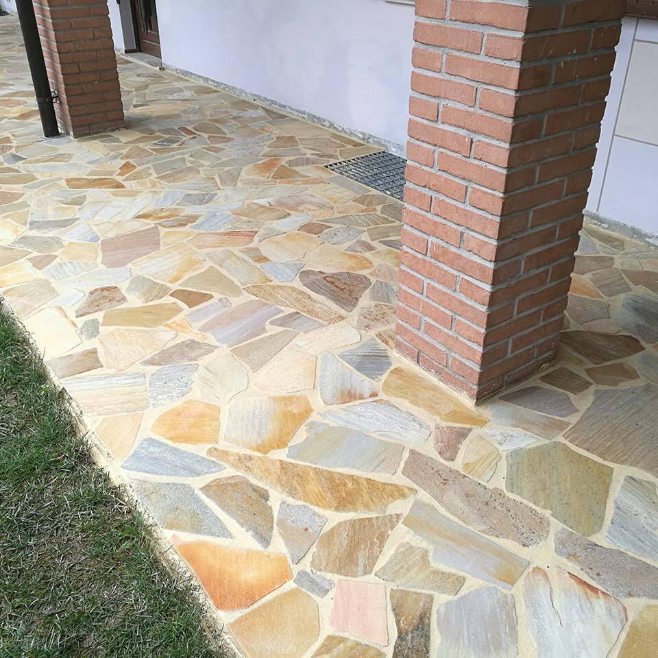 Pavimenti in pietra per esterni villa privata