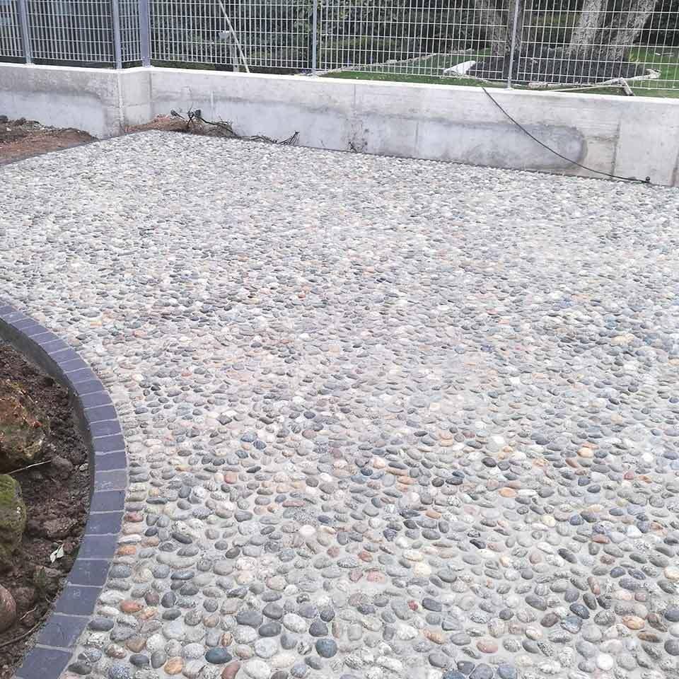 Pavimenti in pietra per esterni acciottolato villa privata