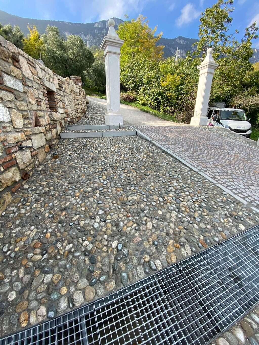 Pavimenti in pietra per esterni cortile in Porfido