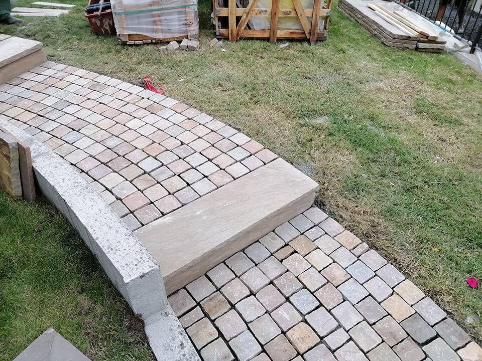 Pavimenti in pietra per esterni scalinata abitazione privata