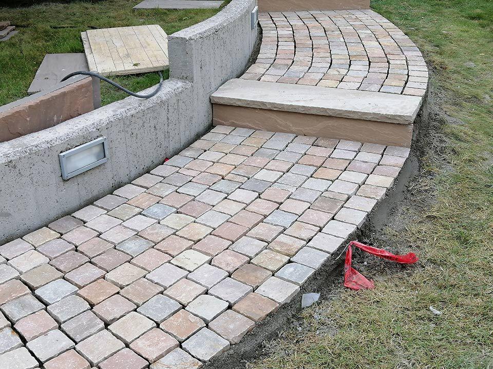 Pavimenti in pietra per esterni scalinata abitazione privata