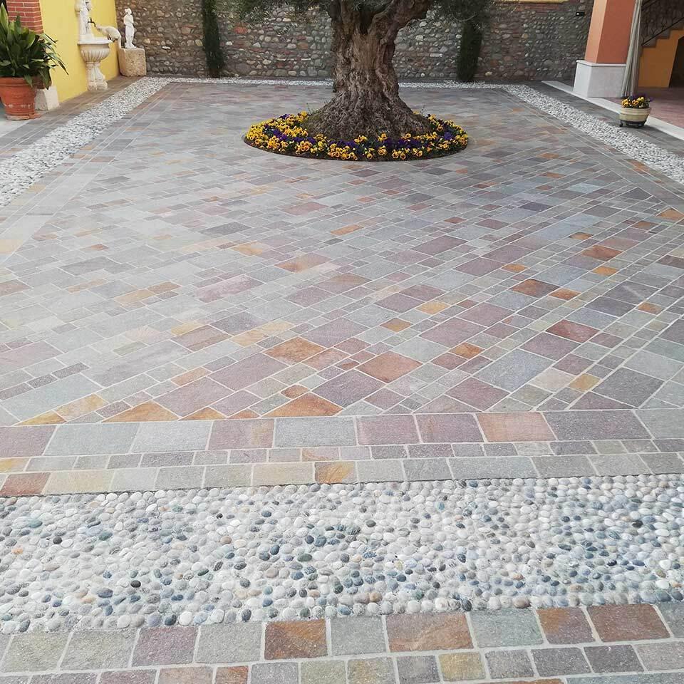 Pavimenti in pietra per esterni cortile in Porfido