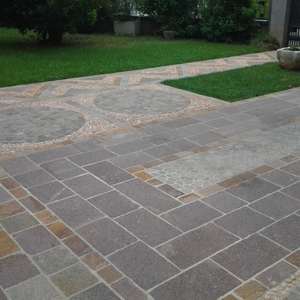 Pavimenti in pietra per esterni ingresso abitazione privata