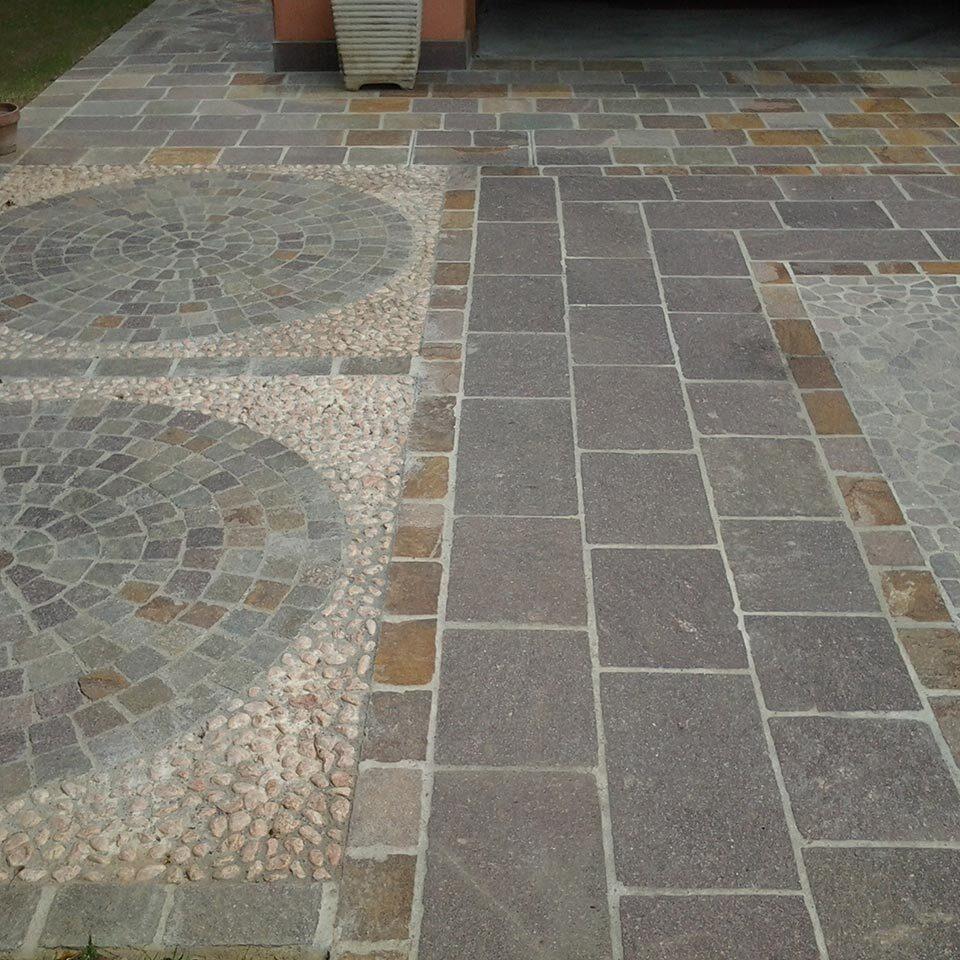 Pavimenti in pietra per esterni ingresso abitazione privata