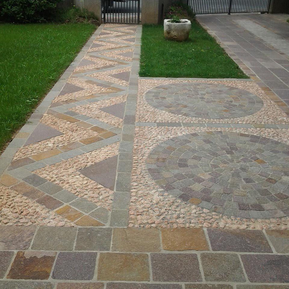 Pavimenti in pietra per esterni ingresso abitazione privata