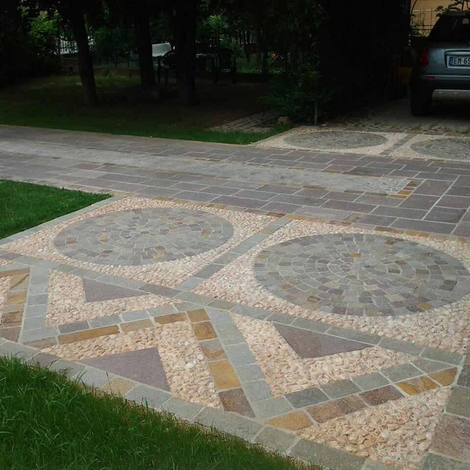 Pavimenti in pietra per esterni ingresso abitazione privata