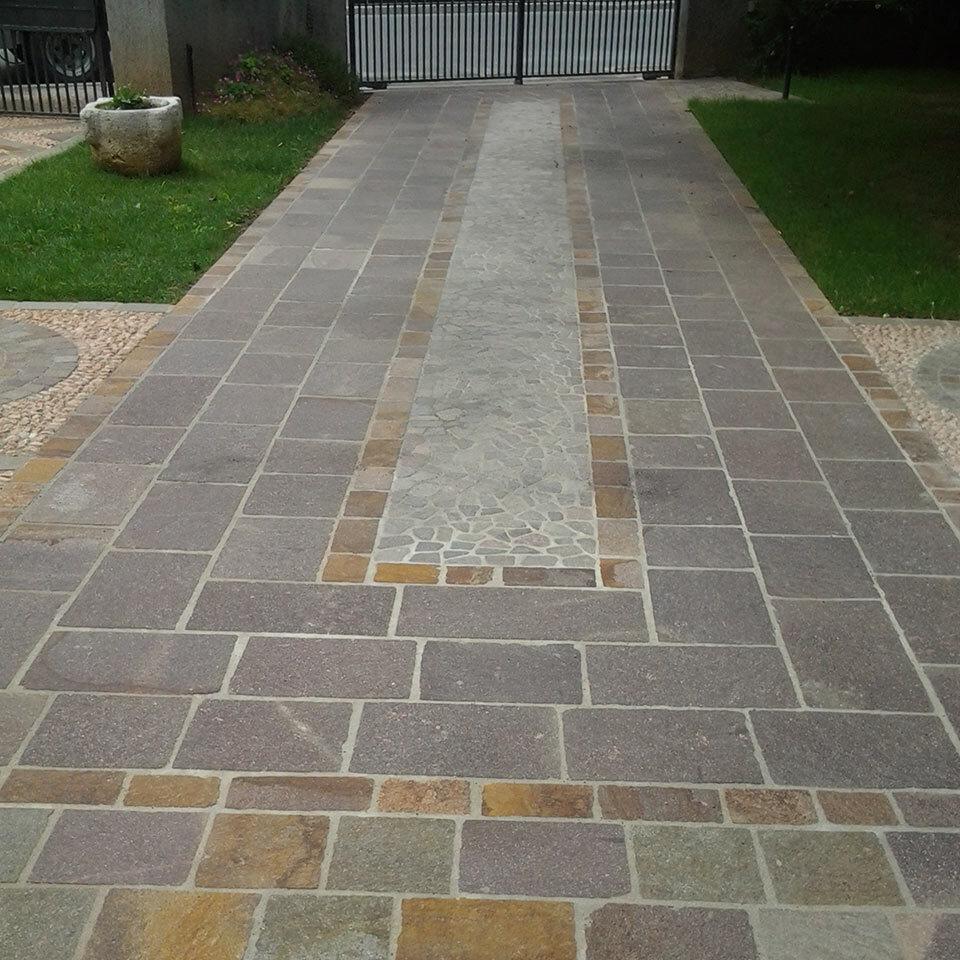 Pavimenti in pietra per esterni ingresso abitazione privata