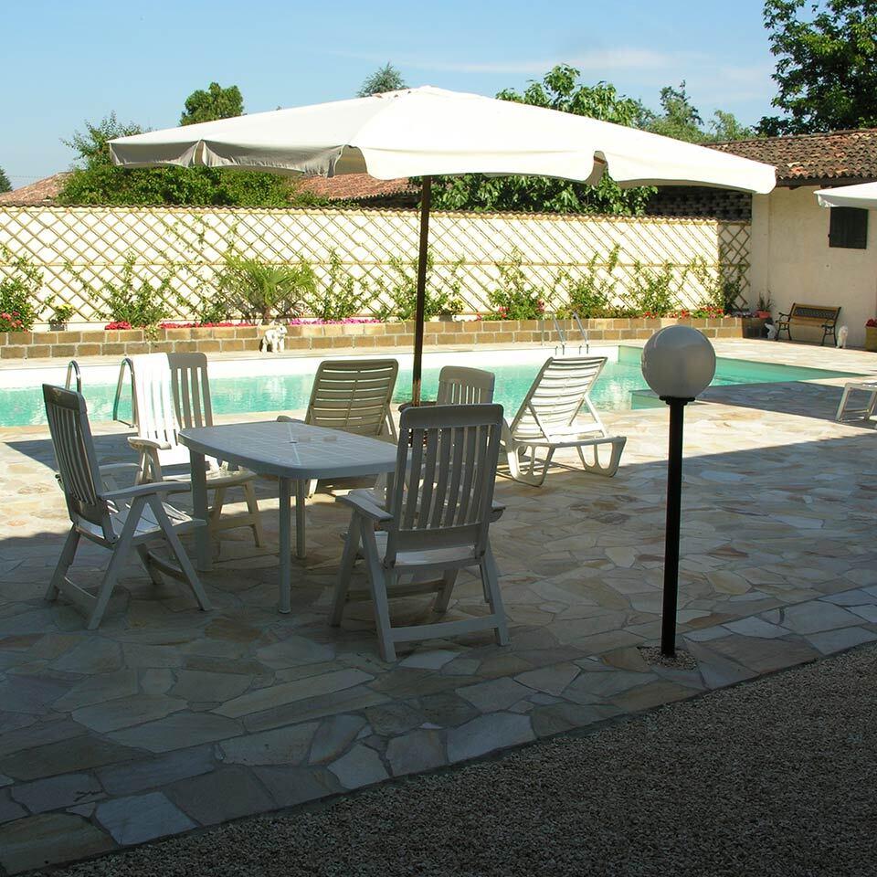Pavimenti in pietra per esterni villa privata