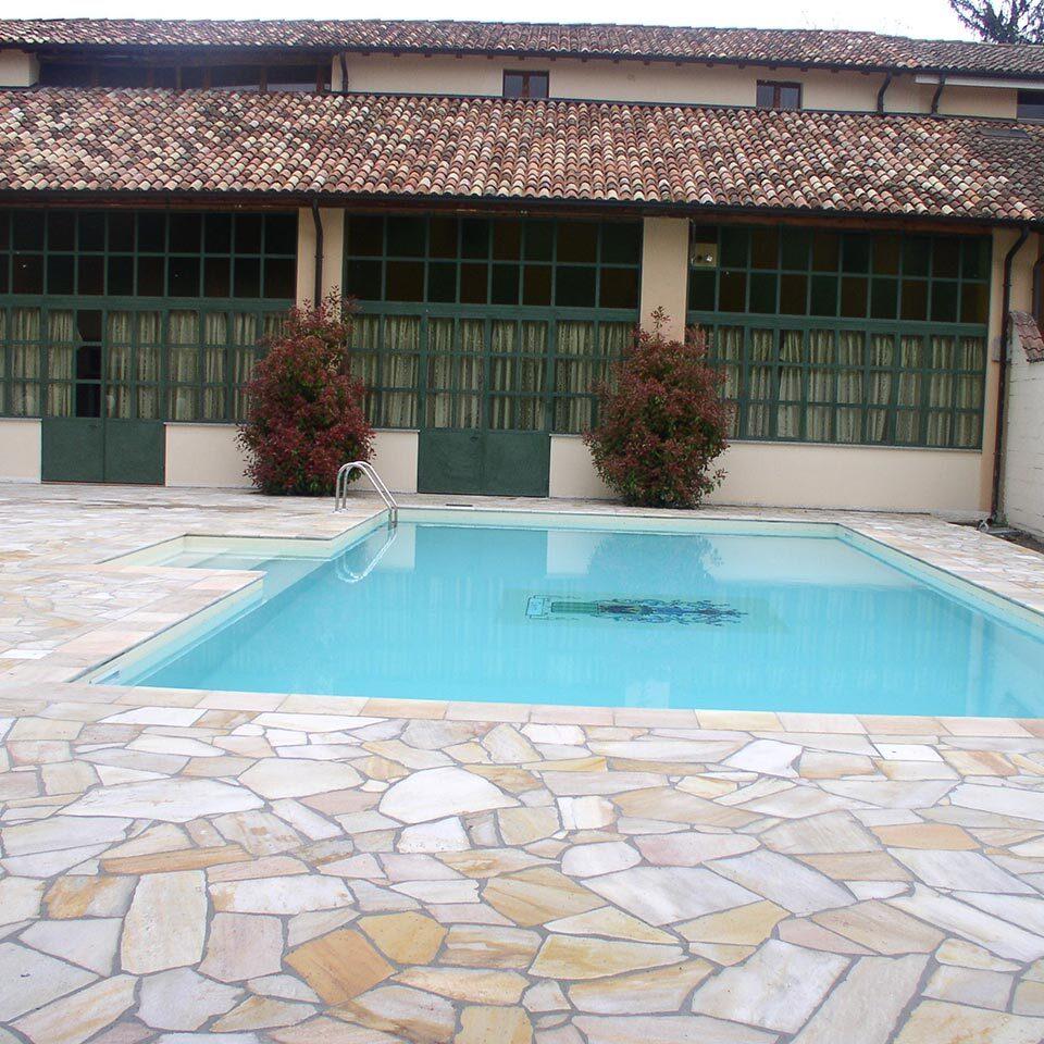 Pavimenti in pietra per esterni villa privata