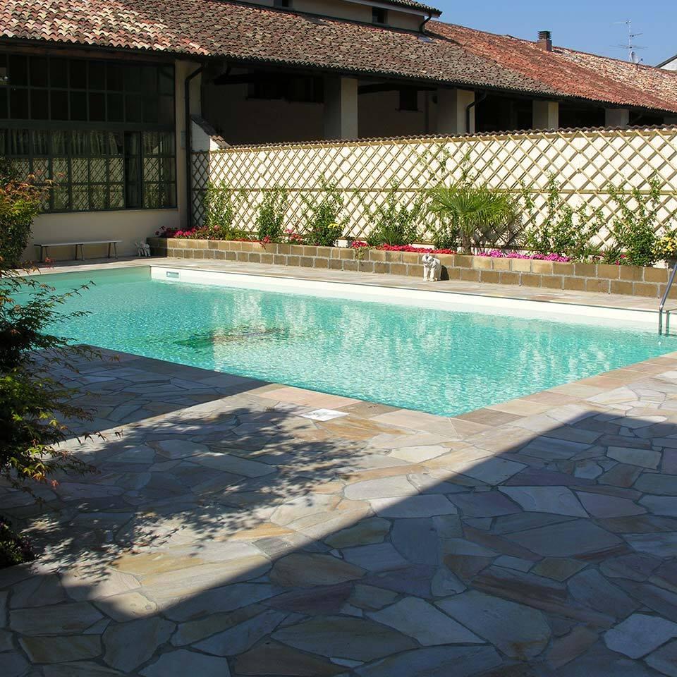 Pavimenti in pietra per esterni villa privata