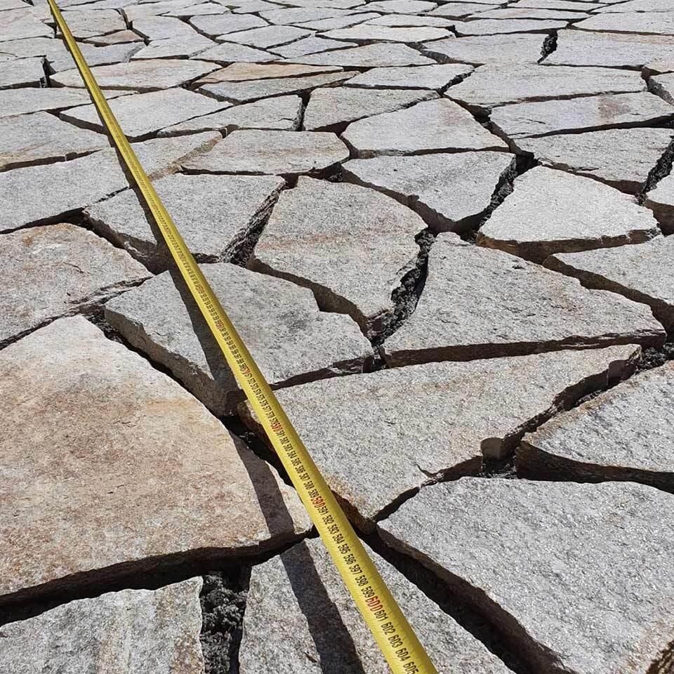 Pavimenti in pietra per esterni viale abitazione privata