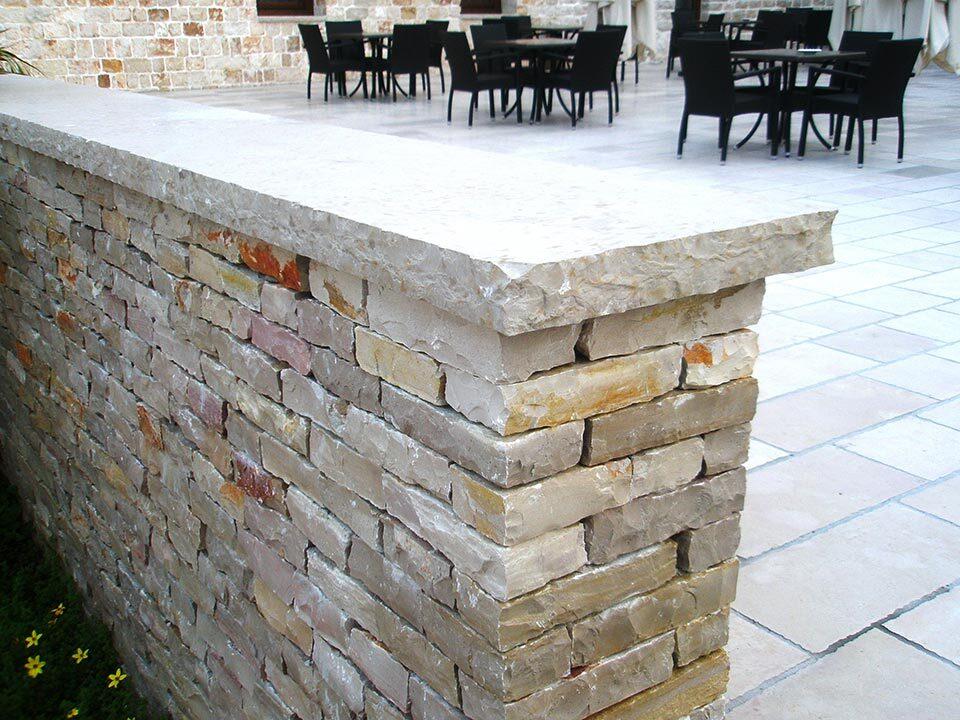 Rivestimenti in pietra per esterni residence