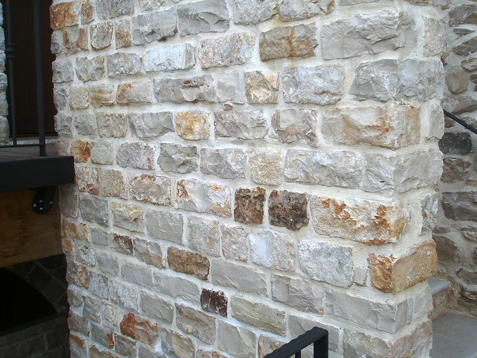 Rivestimenti in pietra per esterni residence
