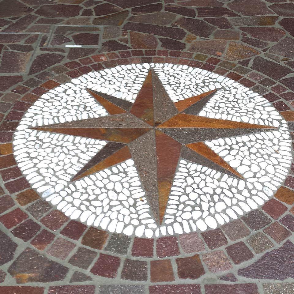 Pavimenti in pietra per esterni ingresso abitazione privata