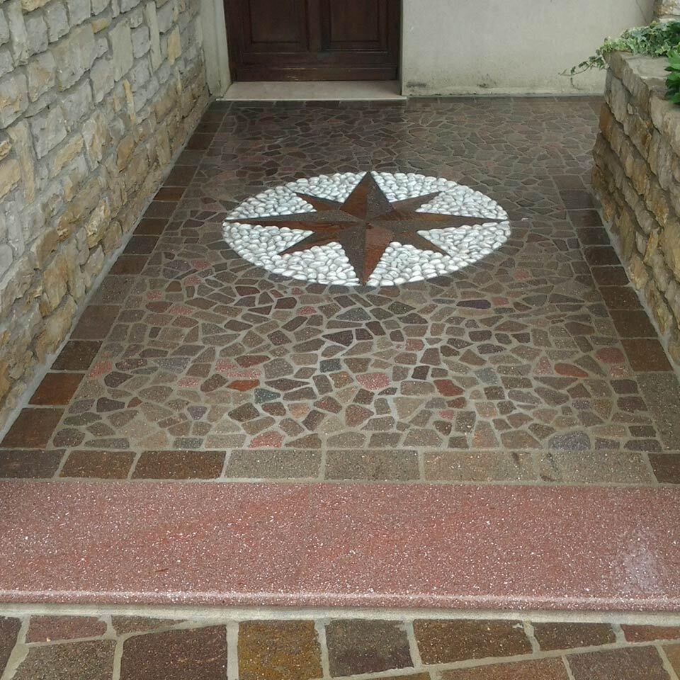 Pavimenti in pietra per esterni ingresso abitazione privata