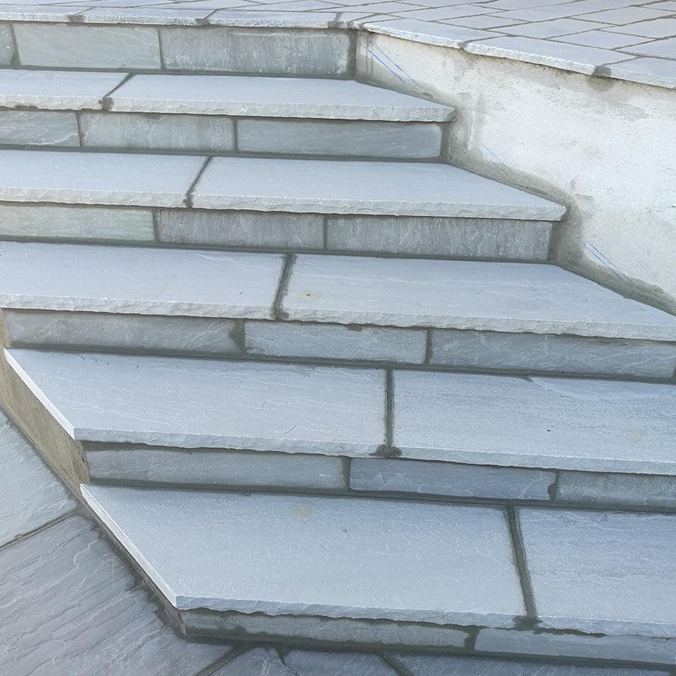 Pavimenti in pietra per esterni scalini abitazione privata