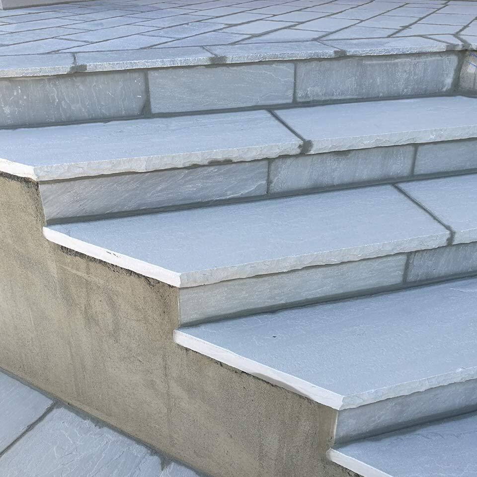 Pavimenti in pietra per esterni scalini abitazione privata