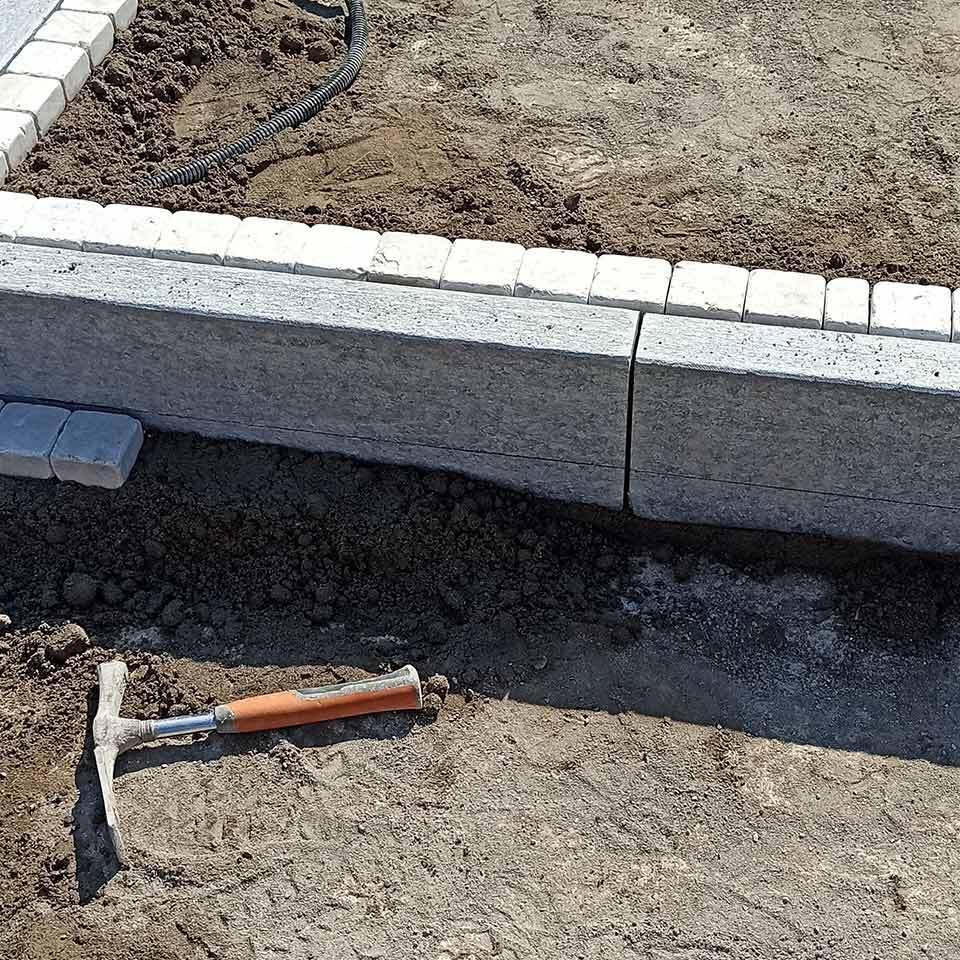 Pavimenti in pietra per esterni viale abitazione privata