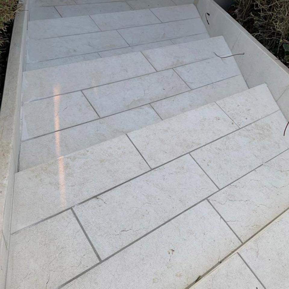 Pavimenti in pietra per esterni gradini abitazione privata