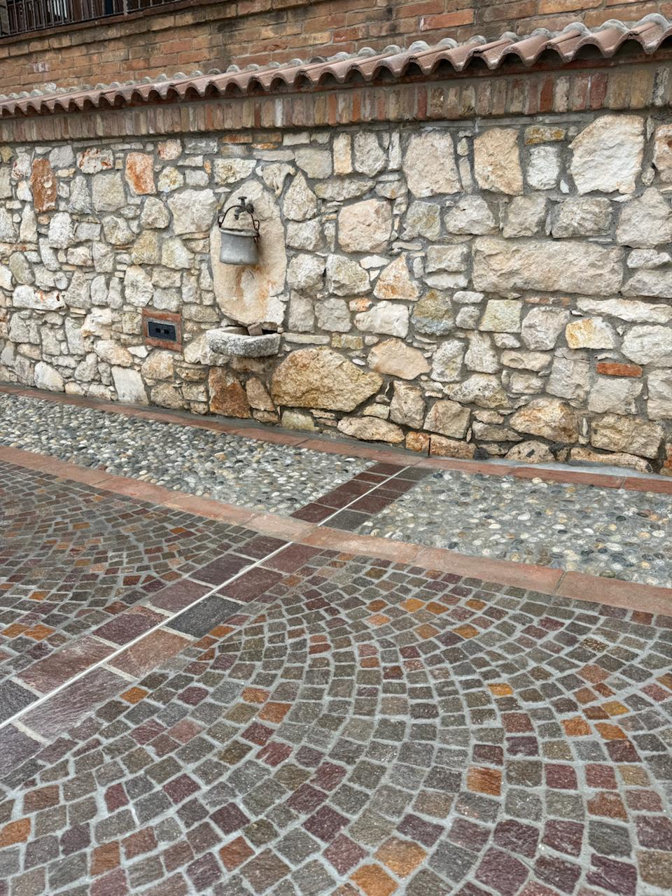 Pavimenti in pietra per esterni in Porfido