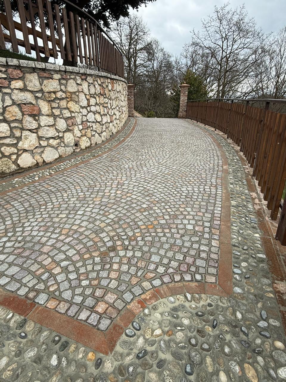 Pavimenti in pietra per esterni in Porfido