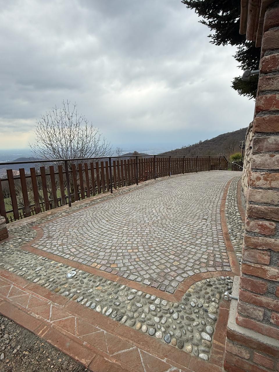 Pavimenti in pietra per esterni in Porfido