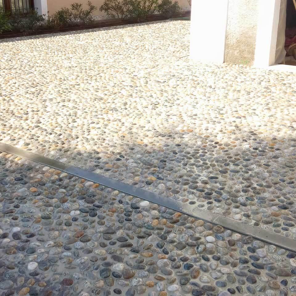 Pavimenti in pietra per esterni con acciottolato