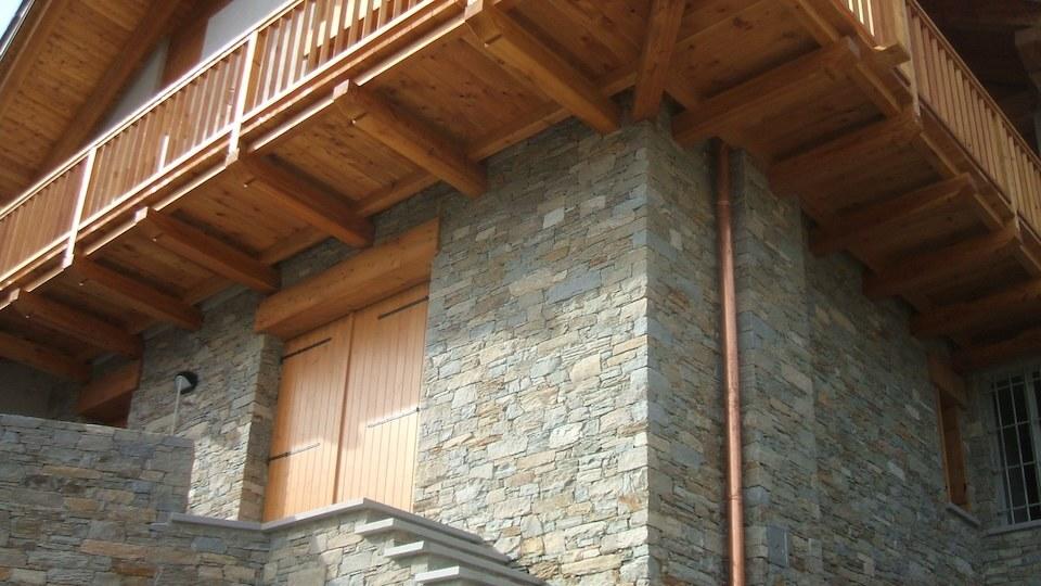 Rivestimenti in pietra per esterni villa privata