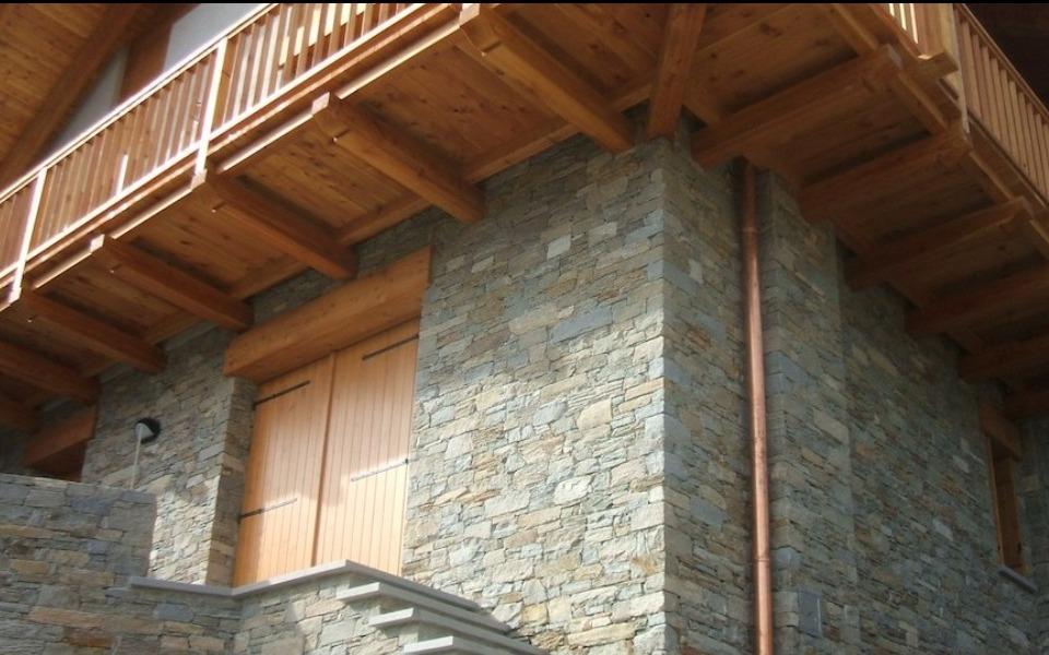 Rivestimenti in pietra per esterni villa privata