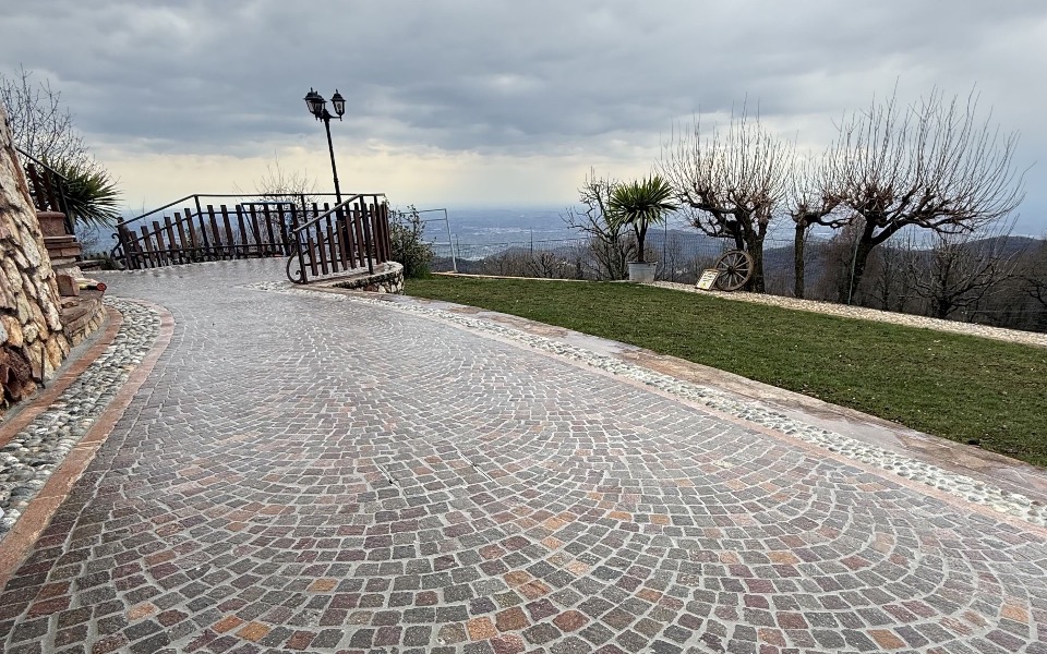 Pavimenti in pietra per esterni in Porfido